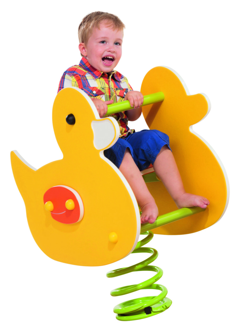 Federspielgerät Ente EIn Kind wippt auf einem Federspielgerät Ente
